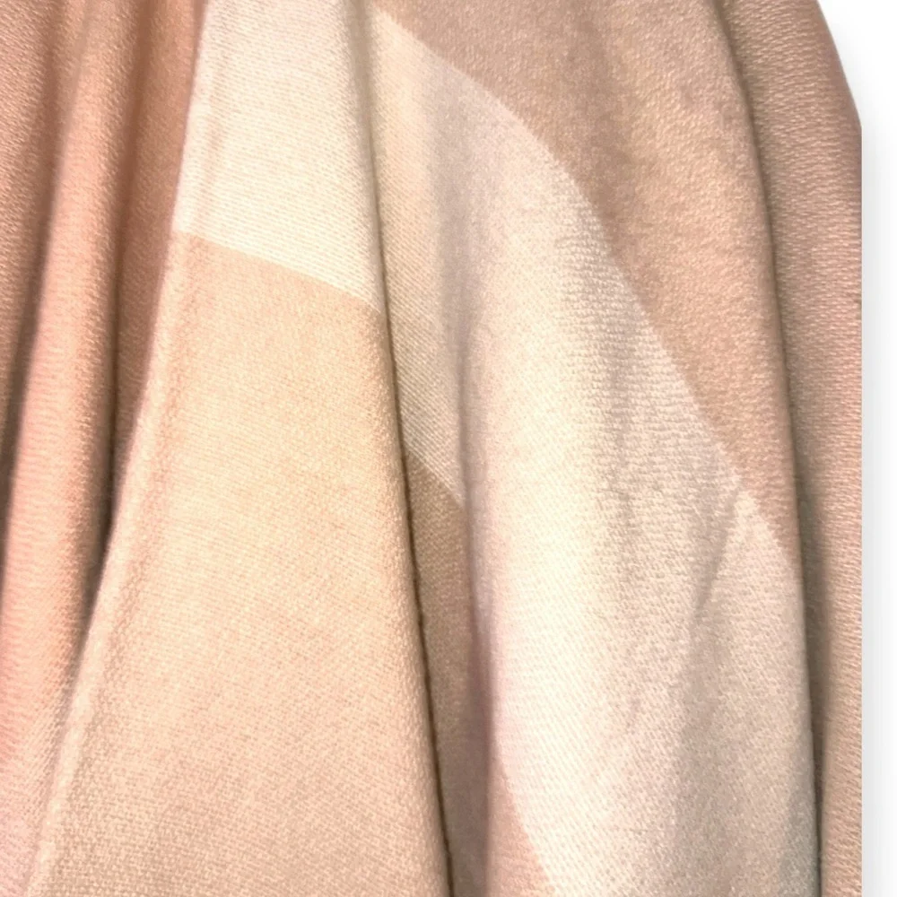 NWT Colorblock Fringe Ruana Shawl Wrap Poncho Beige Blush One Size